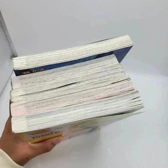 English Manga Lot of 5 Paperback Black & White Graphics - Picture 6 of 11